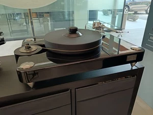 giradischi VPI Aries II Black Knight edition con braccio unipivot JWM memorial - Foto 1 di 4
