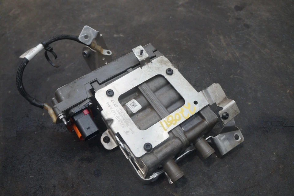 Calentador de batería eléctrico de alto voltaje 12E963231G Porsche Panamera Hybrid 971 2018 Foto 1 de 4