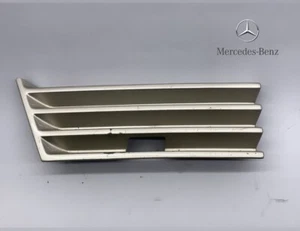 1996-1999 Mercedes-Benz E-Class Right Front Bumper Tow Hook Grill 2108850426 - Picture 1 of 10