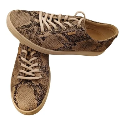 Zapatilla deportiva ECCO de cuero con estampado de serpiente negra piedra caliza para mujer talla 10-10,5 ancha en muy buena condición Foto 1 de 4