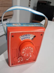 VTG 1975~Fisher- Price  Pocket Radio~ Wind-Up Toy Yankee Doodle!~ IT WORKS! - Picture 1 of 9