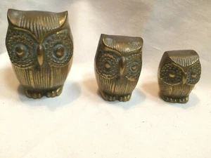 Vintage 3 Stck. niedliche Eulen Mutter & 2 Kind Figur Metall Messing 3" 2" 1 3/4" hoch - Bild 1 von 5