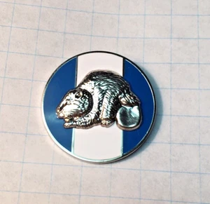 BSA SILVER BEAVER AWARD MEDAL LAPEL PIN 1 INCH ROUND MINT - Picture 1 of 3