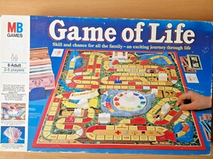 Game of Life Vintage Board Game 1984 By MB Games COMPLETE MANUAL & 2 FLAGS - Picture 1 of 5