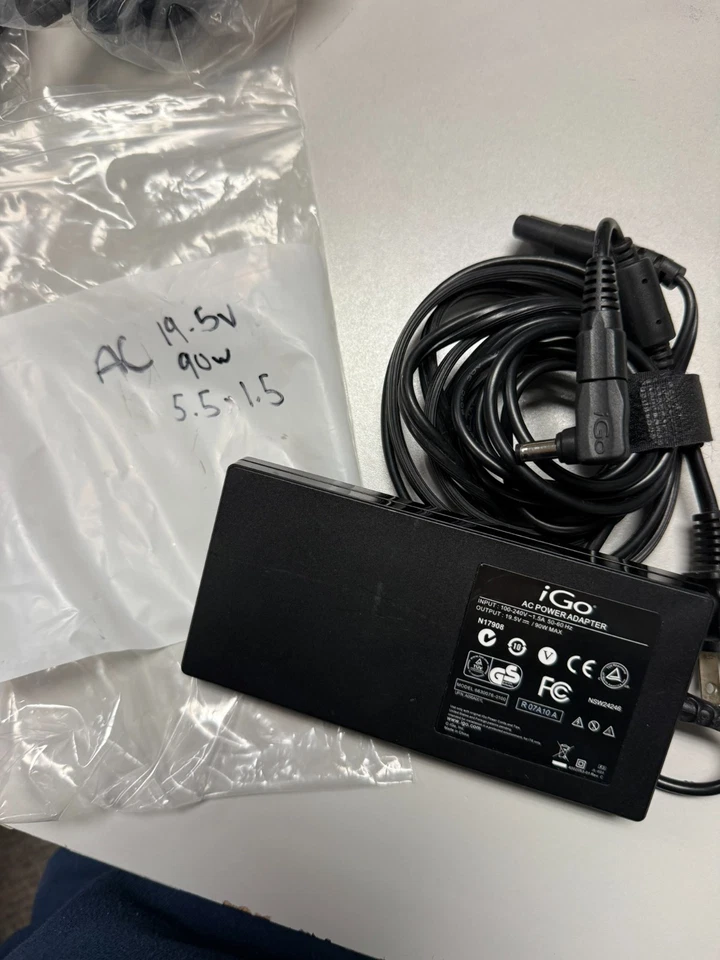 iGo 19.5V /90W AC Adapter 5.5 x 1.5 - Image 1 of 1