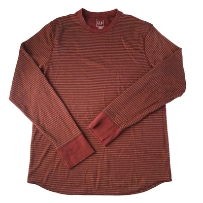 Camiseta a rayas tejida gofre cuello redondo manga larga Gap para hombre talla grande Foto 1 de 4