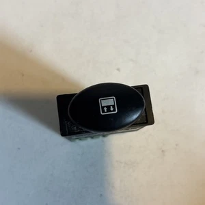 1999 - 2007 Rover 75 & MG ZT Rear Sun Blind Switch Button (YUG102030) - Picture 1 of 5