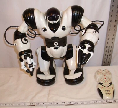 ROBOSAPIEN WOWWEE ELECTRONIC INTERACTIVE TOY WORKS IN BLACK & WHITE - Image 1 of 3