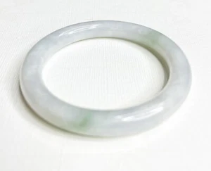Vintage Chinesischer Jade Weiß/Grün Jadeit Jade Armreif Armband 54 mm - Bild 1 von 4