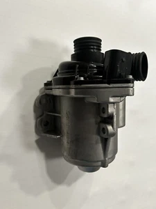 BMW 335i 335xi 135i 535i 640i 740i 740Li X3 X5 X6 Z4 Water Pump - Picture 1 of 7