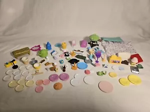 Vintage Mixed Lot Of Pots Accessories Micro Doll House Toys Bbq Kitchen - Picture 1 of 16