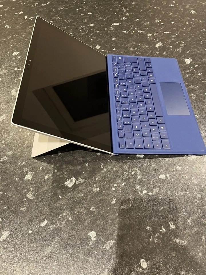 Microsoft Surface Pro 4, Intel i7-6650U 2.2GHz, 8GB RAM, 256GB SSD With Keyboard - Image 1 of 4