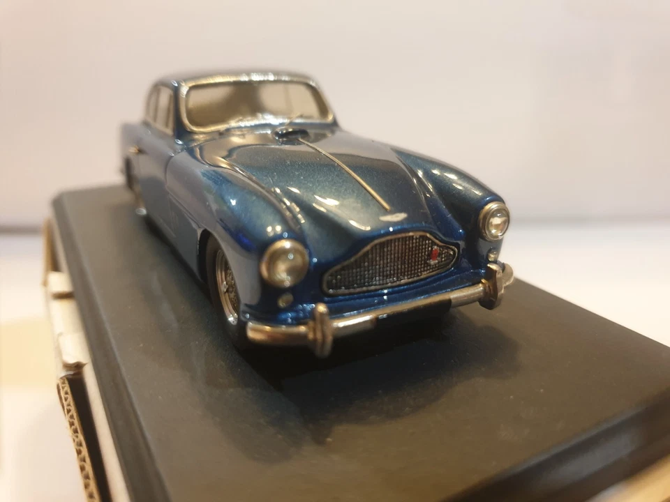 ASTON MARTIN DB2/4 MK3 COUPE BLEUE SMTS 1/43 BUILT - Photo 1/4