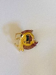 WASHINGTON REDSKINS '50th ANNIVERSARY' PIN ... VINTAGE ...... 1937 - 1986 - Picture 1 of 3