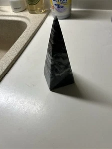 Vintage Marmor Obelisk weiß & schwarz mit grauer Aderung 5,75" Pyramide - Bild 1 von 3