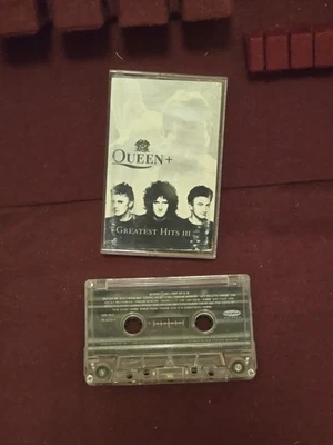 Queen + - Greatest Hits III (Vol. 3) - (Cassette Tape, 1999)  Foto 1 de 4