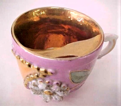 Antigua taza de bigote Lusterware en relieve pesado Alemania Foto 1 de 4