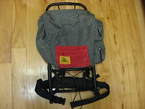 Mochila de día vintage KELTY con marco, verde oliva con bolsillo delantero rojo - Imagen 1 de 11