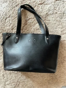 LAUREN RALPH LAUREN Tasche aus schwarzem strukturiertem Leder Logo innen - Bild 1 von 10