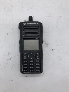 Motorola XPR7550e AAH56RDN9RA1AN UHF Portable Two Way Radio - Zdjęcie 1 z 6