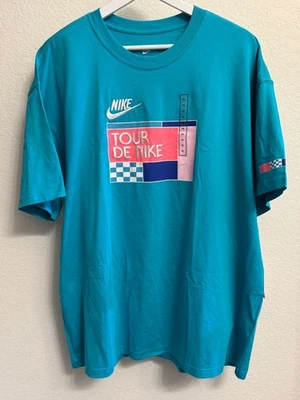 耐克“tour de Nike”宽松版型男式 (XL) 短袖 T 恤蓝绿色 — 第 1/4 张图片