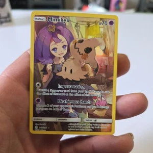 Mimikyu Kosmische Finsternis Holo Karte 245/236 Full Art Secret Rare Pokemon Karte - Bild 1 von 7