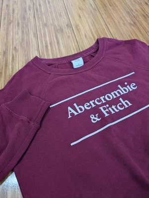 Sudadera roja pequeña para mujer Abercrombie & Fitch Foto 1 de 4