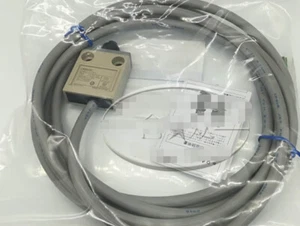1PCS Omron D4C-1731 D4C1731 Limit Switch -New Free Shipping *TT - Picture 1 of 2