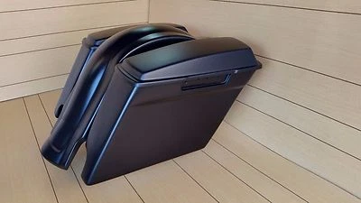 HARLEY DAVIDSON 4"STRETCHED SADDLEBAGS,LIDS AND REAR FENDER INCLUDED 1996-2013 - Image 1 of 4