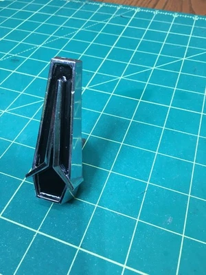 PLYMOUTH PLUMERO PARRILLA EMBLEMA MOPAR OEM 2949473 Foto 1 de 4