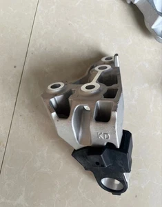OEM 12303-25010Rear Engine Mount Bracket For Toyota Camry RAV4 Lexus NX 2.5L 2WD - Picture 1 of 3
