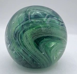 Pisapapeles irlandés esfera remolino verde Irlanda vidrio Kerry grande 2 pulgadas - Imagen 1 de 4