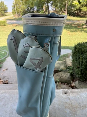 Bolsa de golf MacGregor de cuero vintage de los años 70 con fundas a juego - azul bebé Foto 1 de 4