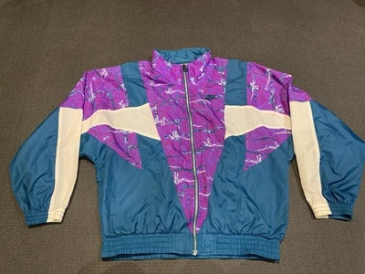 Jaqueta feminina rara vintage Nike Spell Out Swoosh estampa abstrata anos 90 tamanho M - Imagem 1 de 4