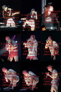 12 FOTOS DIFERENTES 4X6 DE AXL ROSA DE PISTOLAS Y ROSAS -JUEGO No.2- - Imagen 1 de 2