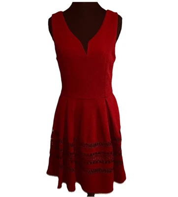 Vestido de cóctel Annabella para mujer mediano rojo cuello en V sin mangas con detalle de ganchillo Foto 1 de 4