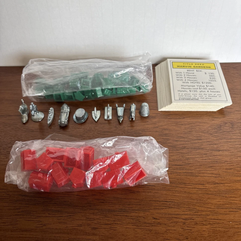Piezas de repuesto Monopoly (32) casas (12) hoteles (10) fichas + todas las propiedades Foto 1 de 4