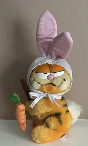 Vintage 1981 Plush Garfield Easter Bunny w/Ears & Carrot Collectible Dakin 9” - Picture 1 of 7