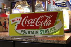 SELTEN NOS DRINK COCA COLA BRUNNEN SERVICE PORZELLAN BLECHSCHILD SODA POP GAS - Bild 1 von 15