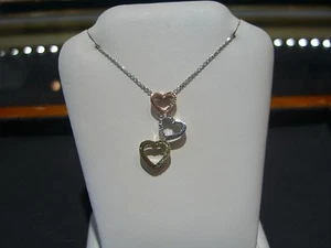 COLLAR COLGANTE CORAZÓN DE TRES TONOS DE DISEÑO FINO 14 QUILATES DIAMANTES 0,25 QUILATES NUEVO - Imagen 1 de 11