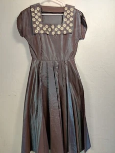 Vintage 50s Sharkskin Blue Purple Taffeta Party dress Full skirt daisies - Picture 1 of 7