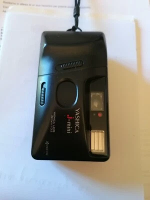 Yashica J-mini fotocamera analogica 35mm 1:3.5-Kyocera con custodia e istruzioni - Immagine 1 di 3