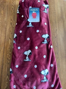 Berkshire Plush Blanket Throw Peanuts Gang Snoopy Burgundy with Polka Dots 50x70 - Picture 1 of 3