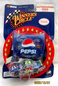 Coche fundido a presión Winners Circle Jeff Gordon Pepsi/DuPont 2002 1,64 y capó autografiado - Imagen 1 de 4