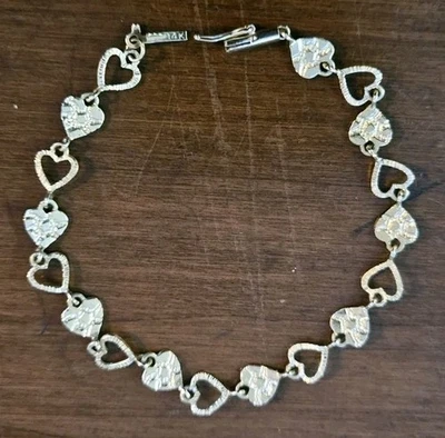 14k Stamped: Solid 14k Yellow Gold Etched Heart 7.25"x6.5mm Bracelet 4.16 grams - Image 1 of 4