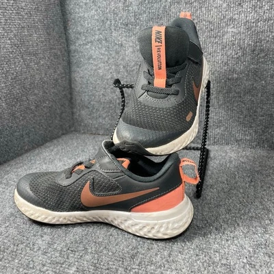 Nike Revolution 5 Zapatillas para Niños Pequeños 11C Negro/Rosa Swoosh Gancho y Lazo Informales Foto 1 de 4