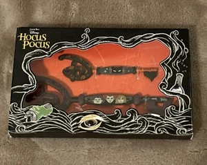 NEW Disney Hocus Pocus Collectible Key Set w/ Sanderson Sisters Key and Binx Key - Picture 1 of 2