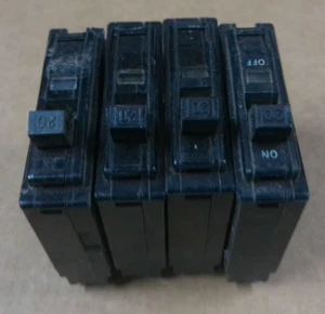 SQUARE D 20 AMP PLUG-IN CIRCUIT BREAKER 1 POLE 120/240 VAC QO120 LOT OF 4 - Picture 1 of 8