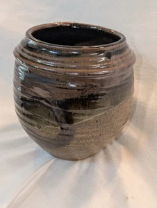 American Studio Pottery Vase by Bette Drake Cleveland Artist. - Picture 1 of 9
