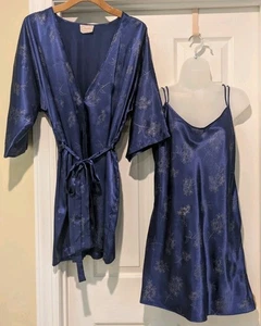 Vintage Angelique Satin Negligee mit Morgenmantel Ser Gr. L glänzend marine Satin, Wildblumen Print - Bild 1 von 11